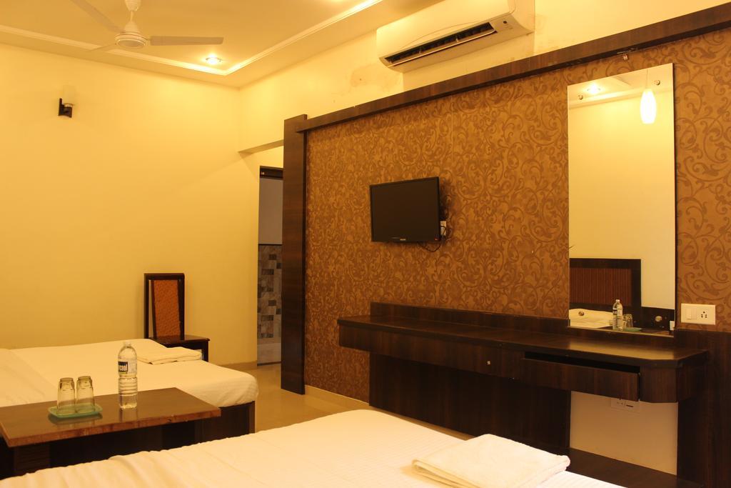 Hotel Sai Ramanand Ширди Екстериор снимка