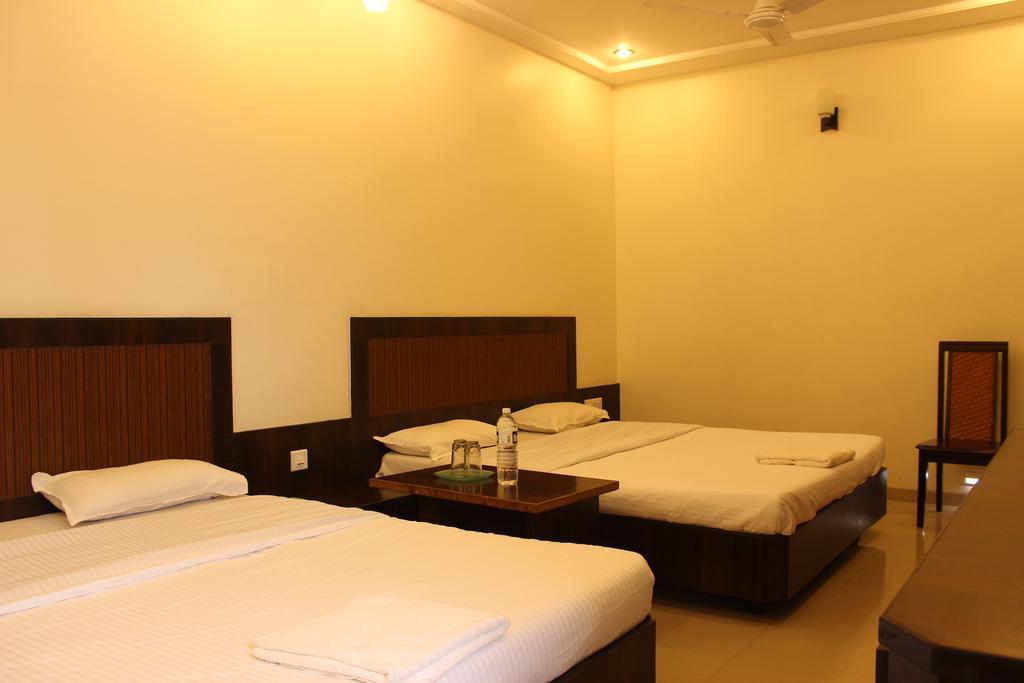 Hotel Sai Ramanand Ширди Екстериор снимка