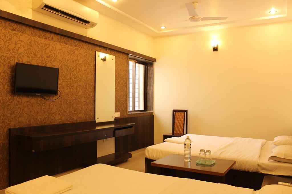 Hotel Sai Ramanand Ширди Екстериор снимка
