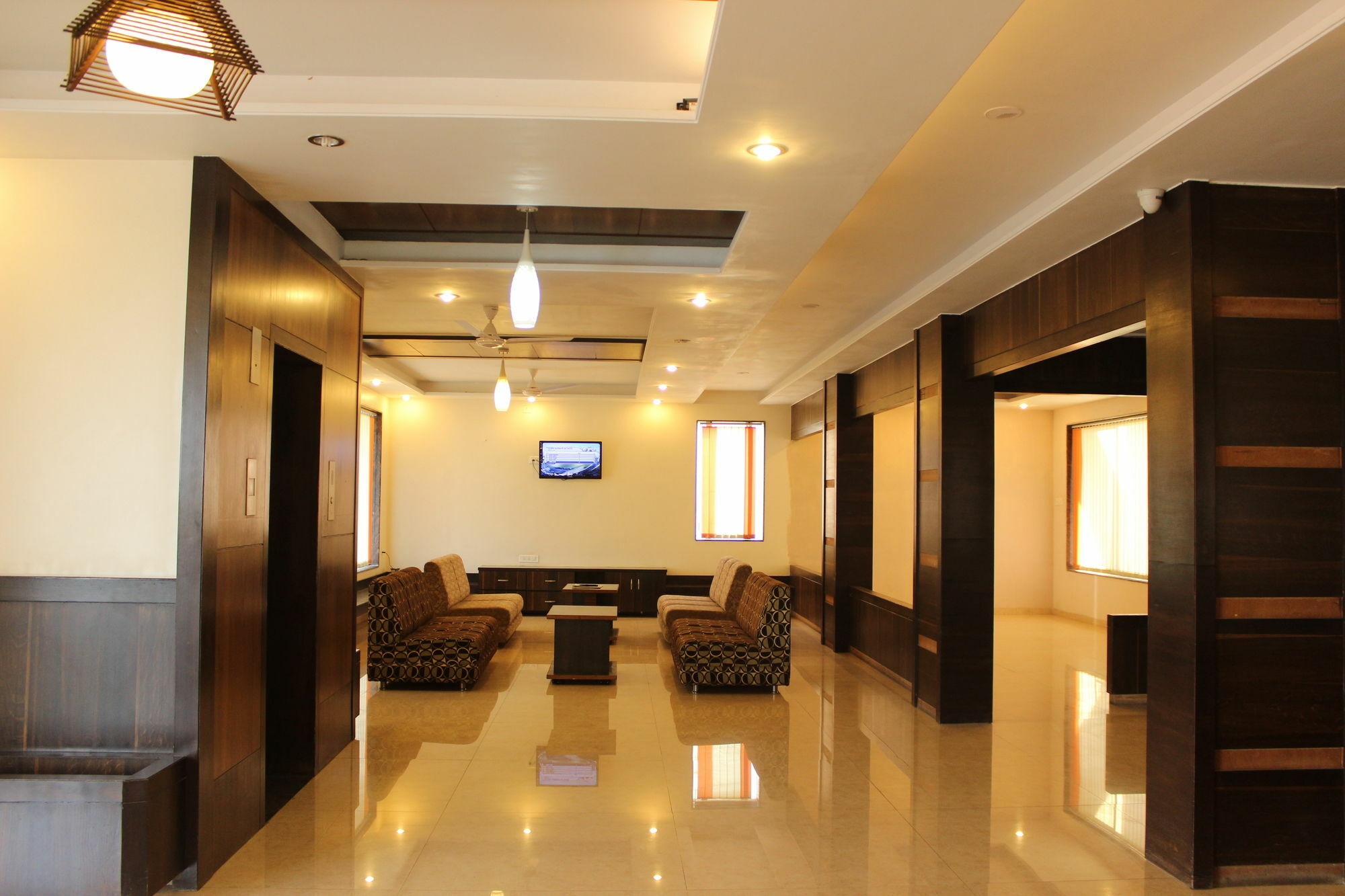 Hotel Sai Ramanand Ширди Екстериор снимка