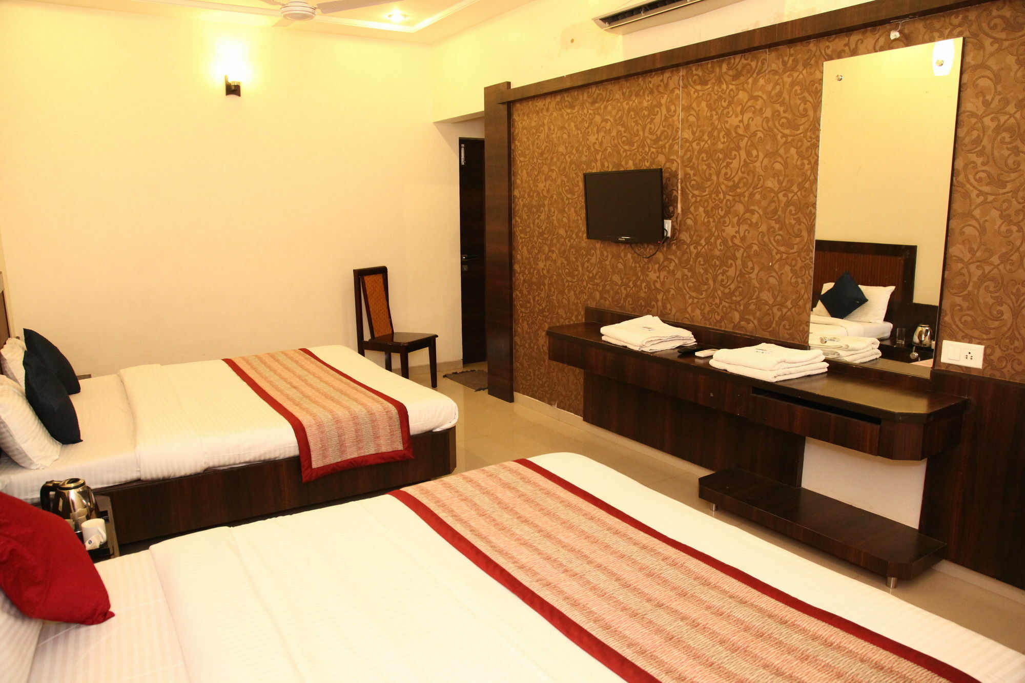 Hotel Sai Ramanand Ширди Екстериор снимка