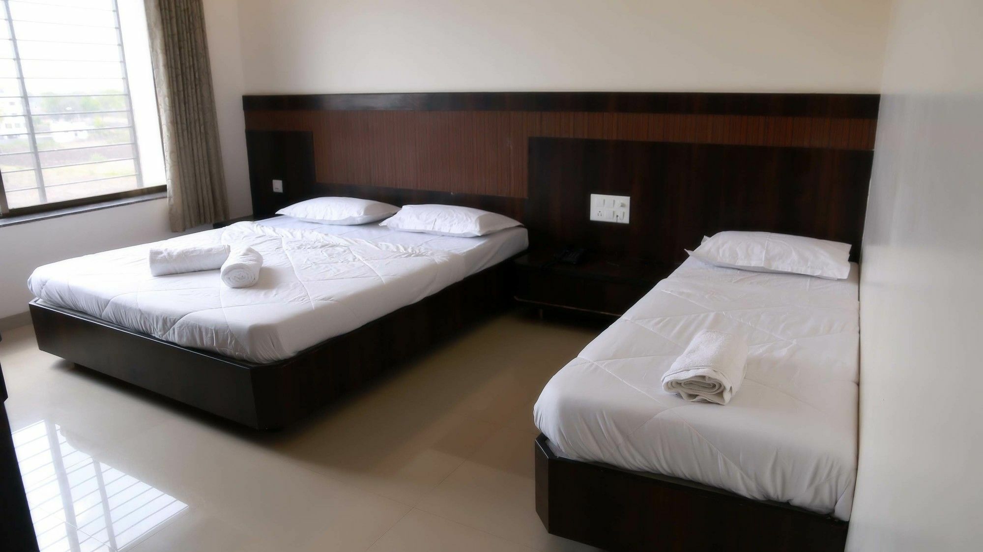 Hotel Sai Ramanand Ширди Екстериор снимка