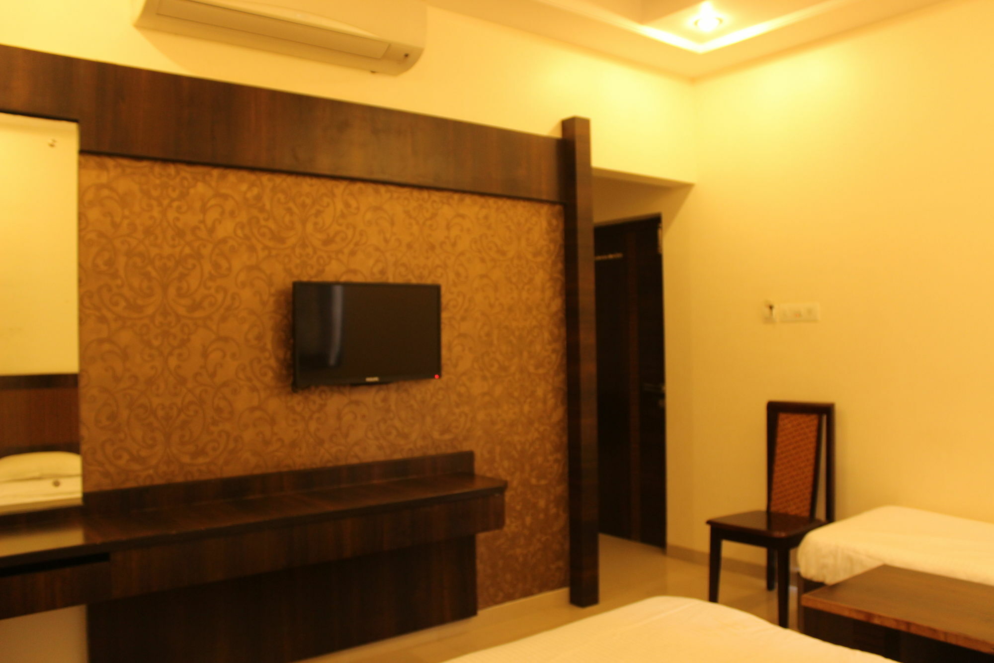 Hotel Sai Ramanand Ширди Екстериор снимка