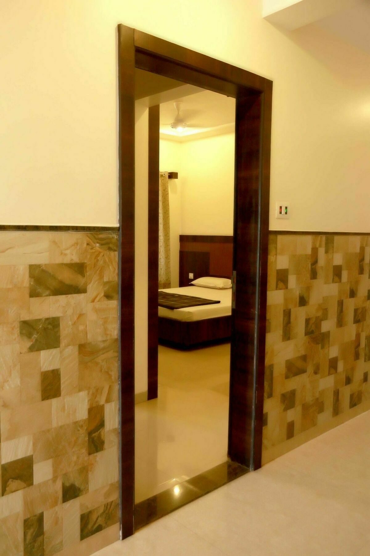 Hotel Sai Ramanand Ширди Екстериор снимка