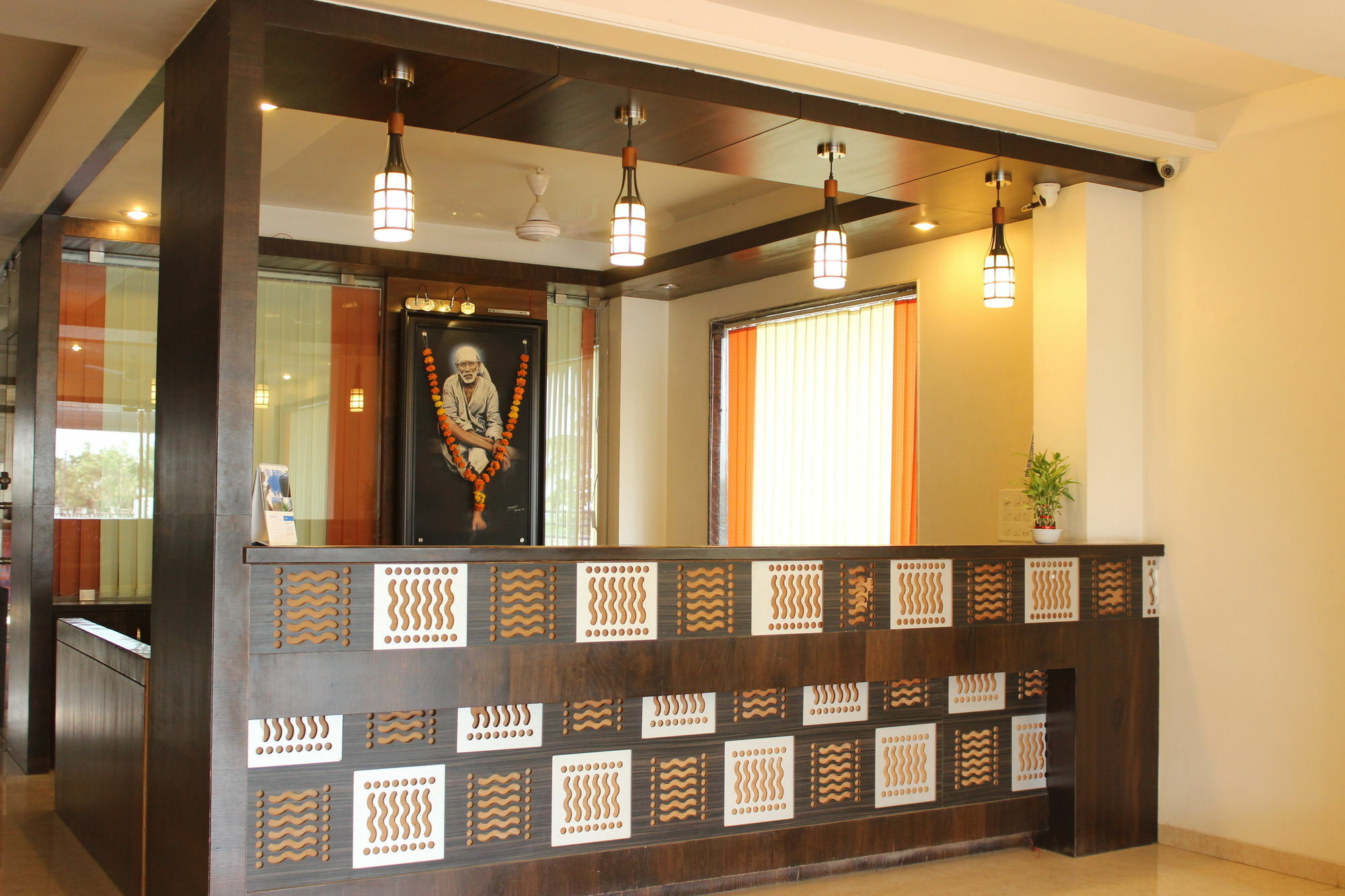Hotel Sai Ramanand Ширди Екстериор снимка