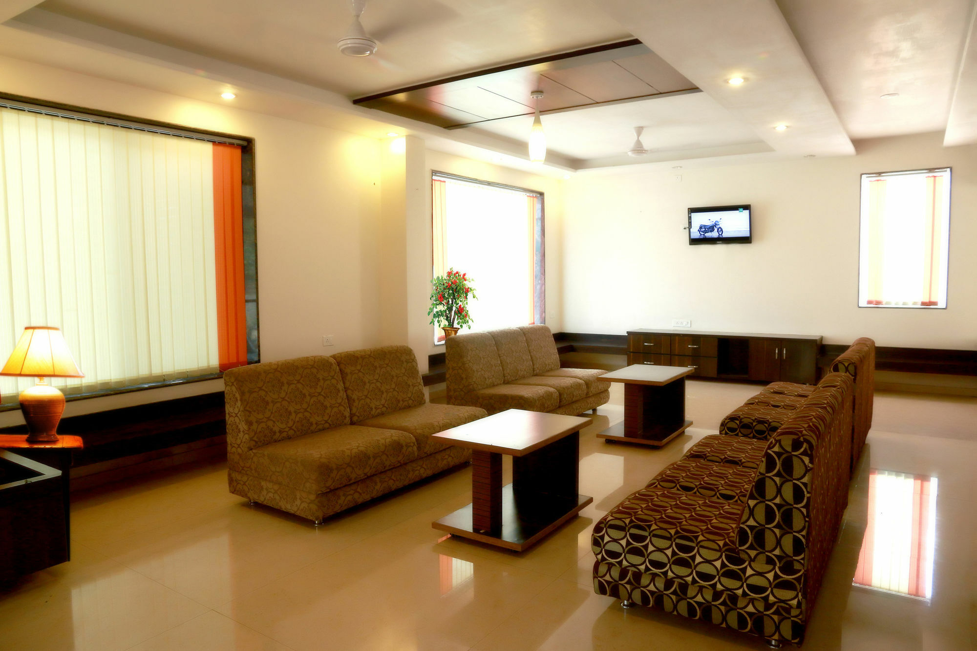 Hotel Sai Ramanand Ширди Екстериор снимка